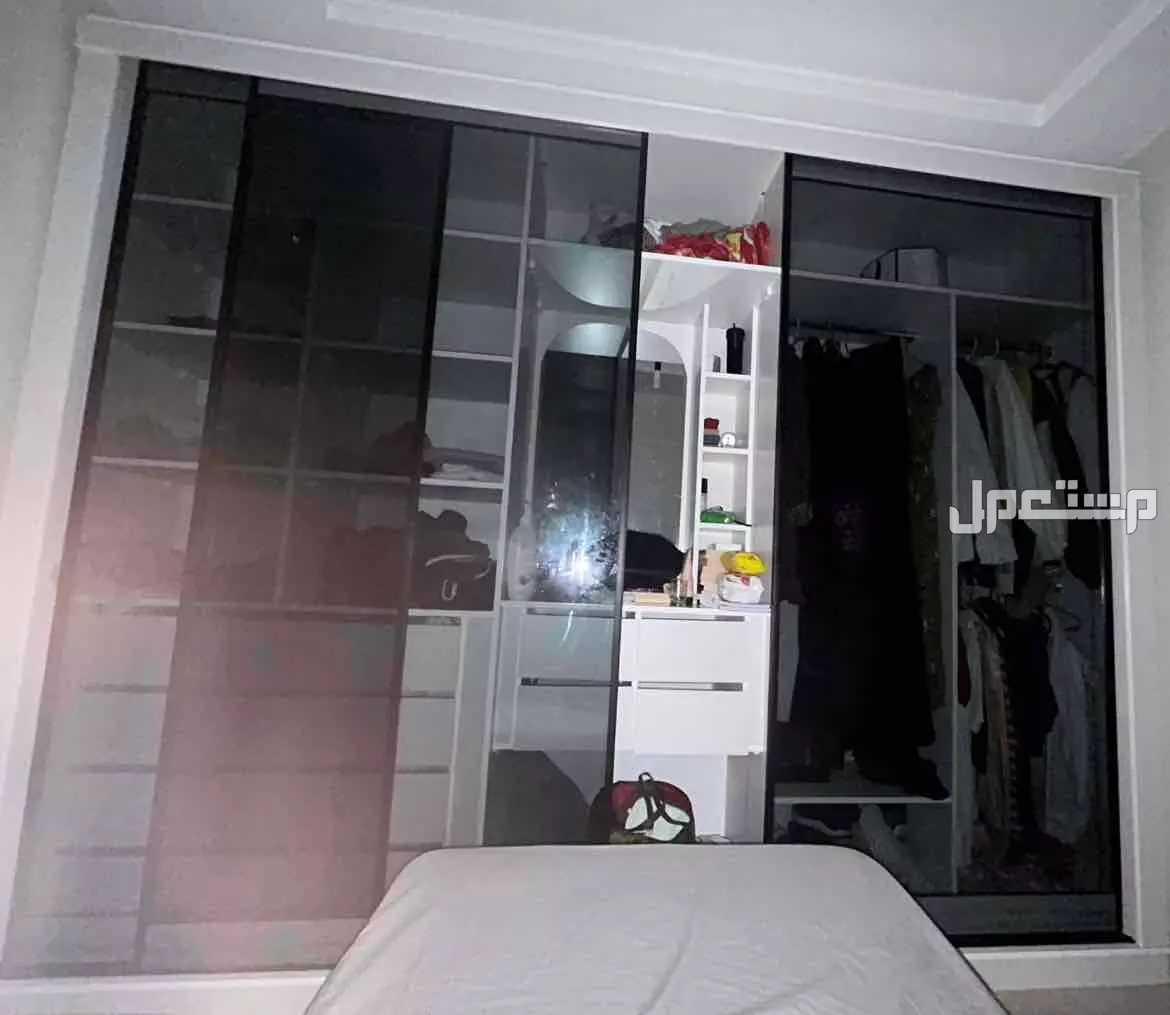 دولاب ملابس وسرير ومكتب للبيع في جدة مجاناً للمحتاج