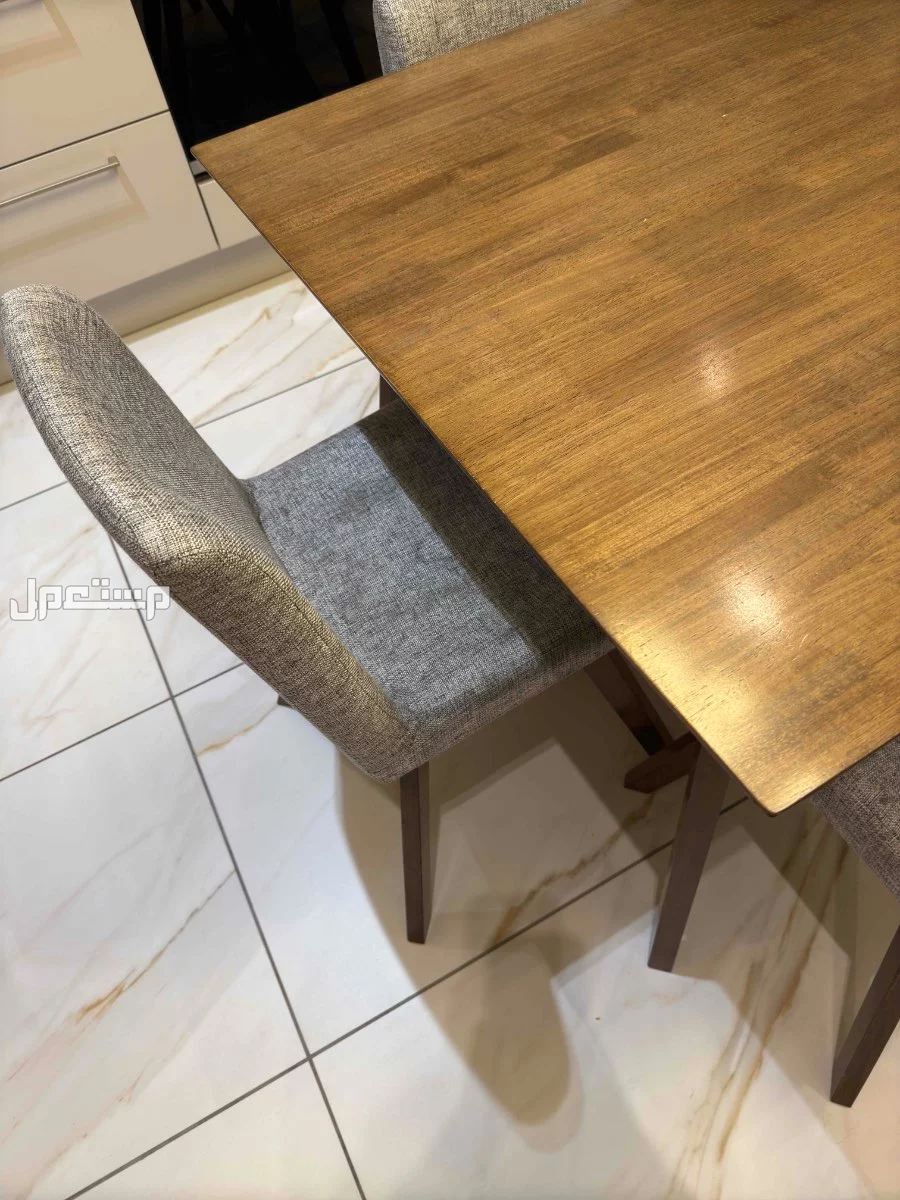 طاوله خشب من هوم سنتر  في المدينه بسعر 800 ريال  في المدينة المنورة بسعر 800 ريال سعودي