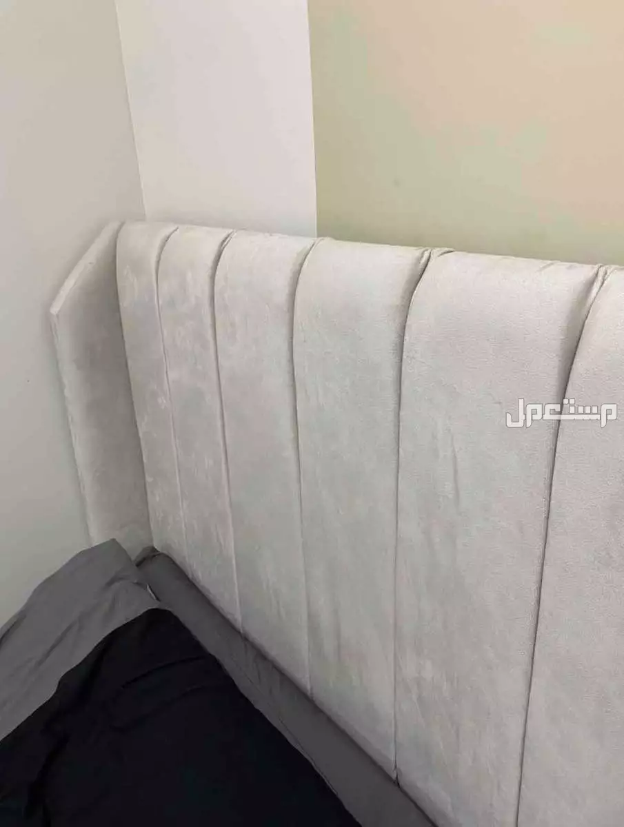 دولاب ملابس وسرير ومكتب للبيع في جدة مجاناً للمحتاج