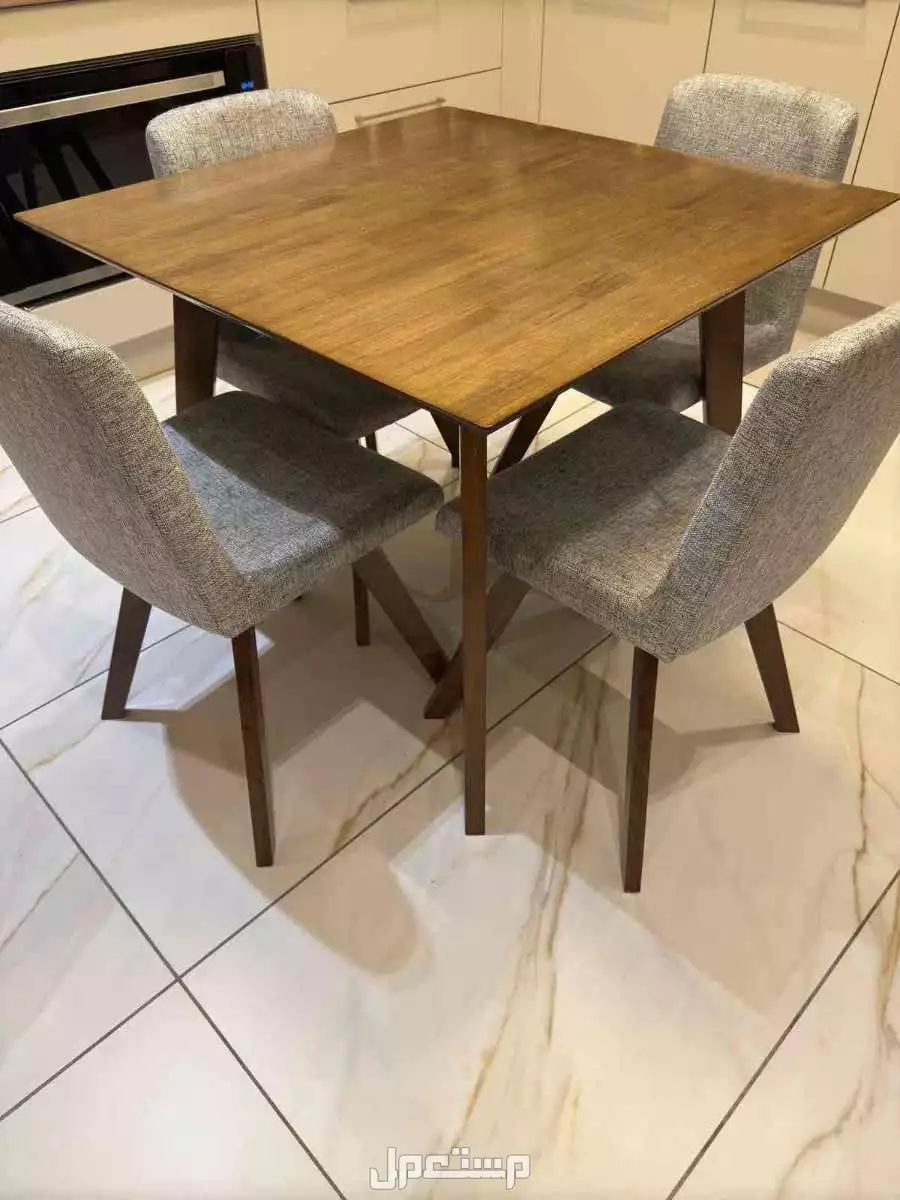 طاوله خشب من هوم سنتر  في المدينه بسعر 800 ريال  في المدينة المنورة بسعر 800 ريال سعودي