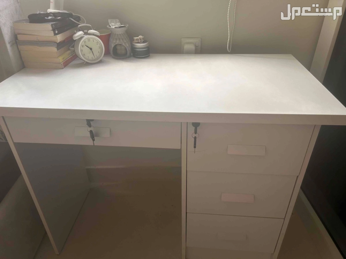 دولاب ملابس وسرير ومكتب للبيع في جدة مجاناً للمحتاج