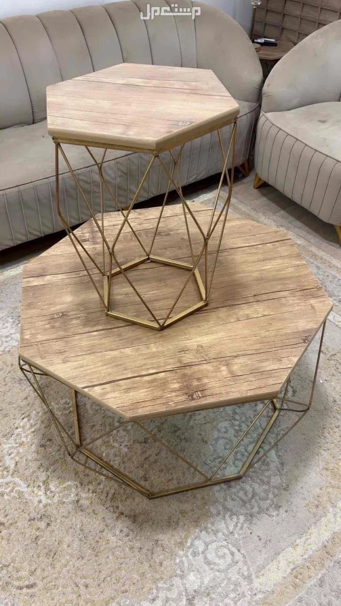 بيع كنب مستخدم سبع اشخاص و طاولة  بحالة جيدة لاعلى سوم .