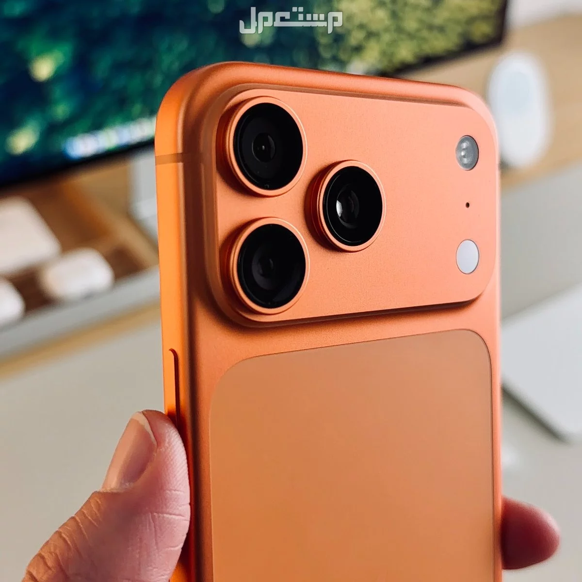 مقارنة بين شاومي 17 برو ماكس وآيفون 17 برو ماكس.. المواصفات والسعر iPhone 17 Pro Max