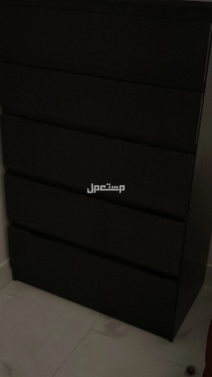 للبيع دولاب 5 ارفف لون اسود داخلي ابيض يمكن التفاوض في السعر