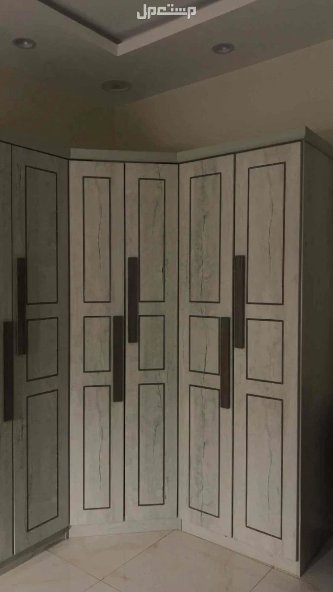 للبيع سرير ودلاوب اذا حاب تاخذ واحد منهم بس مو مشكله