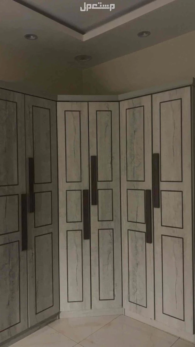 للبيع سرير ودلاوب اذا حاب تاخذ واحد منهم بس مو مشكله