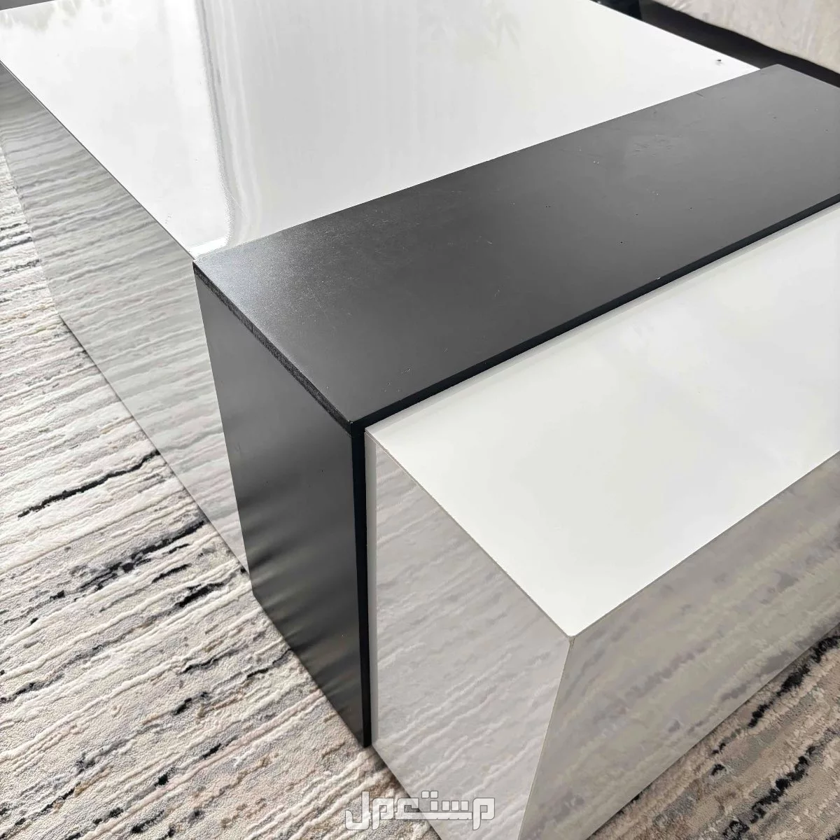طاوله كبيره للبيع 120 في 80 نظيفه وممتازه بسعر 200 ريال