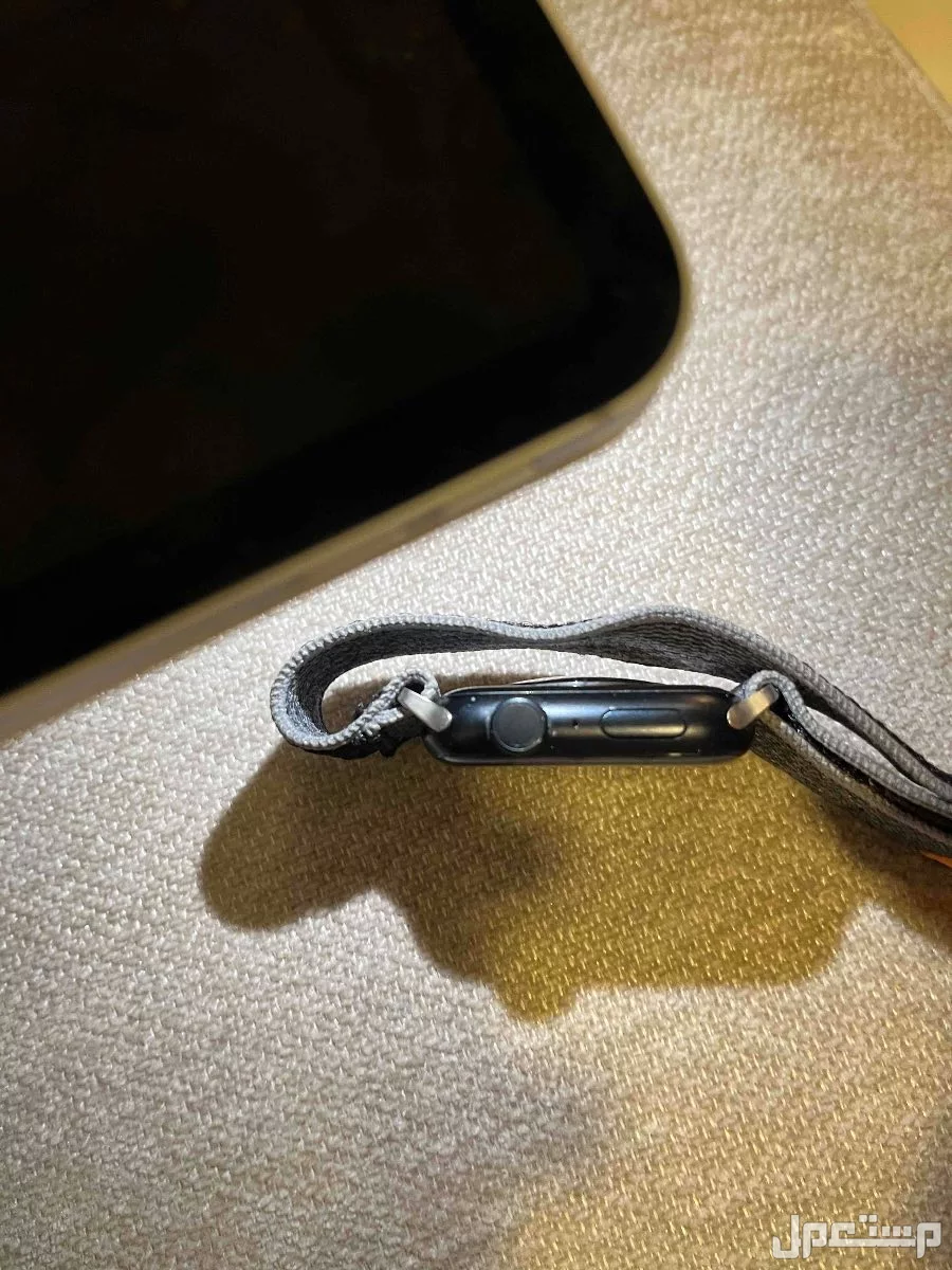 ساعة ابل الاصدار التاسع نظيفة خالية من الخدوش