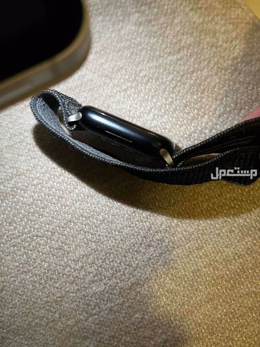 ساعة ابل الاصدار التاسع نظيفة خالية من الخدوش