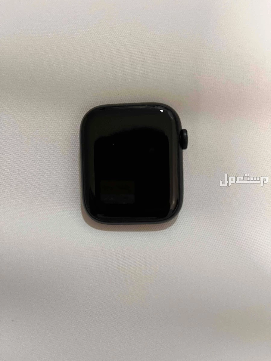 ساعة ابل الاصدار التاسع نظيفة خالية من الخدوش