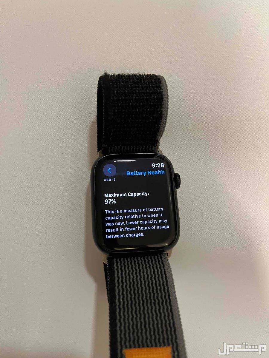 ساعة ابل الاصدار التاسع نظيفة خالية من الخدوش