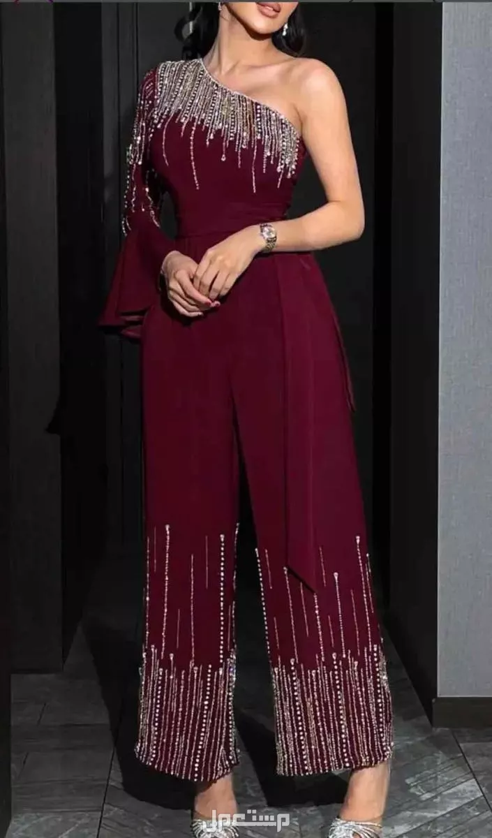 جمبسوت من المصممة اماني العوض بسعر 300 ريال سعودي