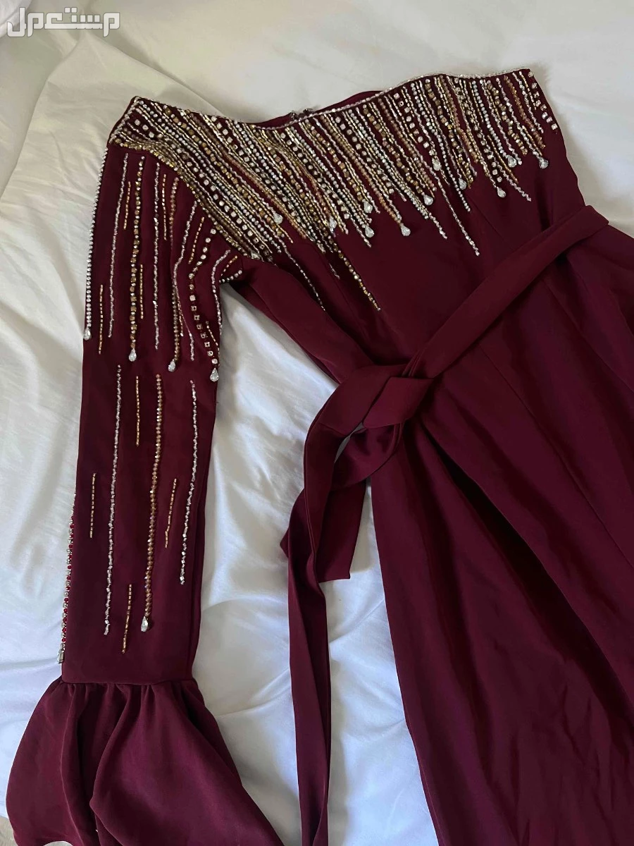 جمبسوت من المصممة اماني العوض بسعر 300 ريال سعودي