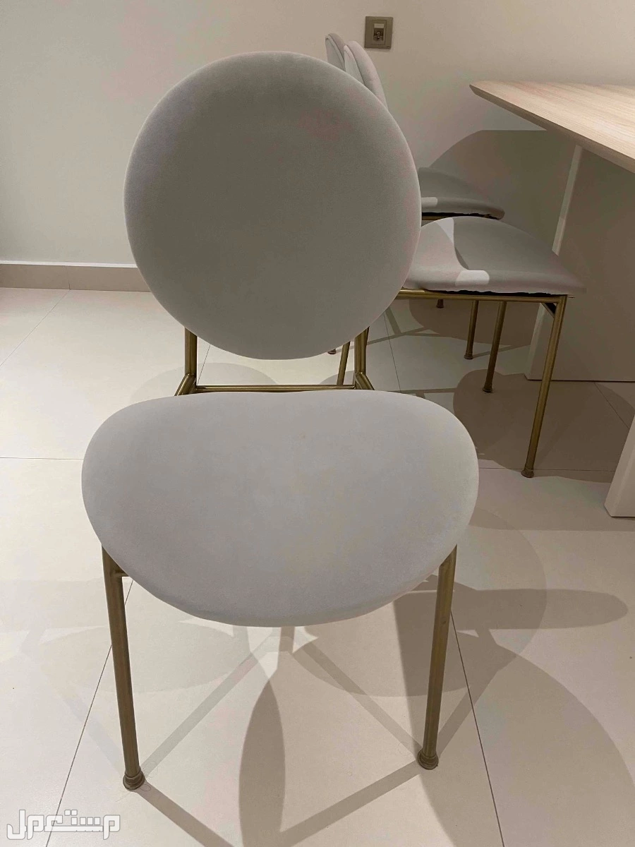 طاولة طعام مع 6 كراسي2500 ريال