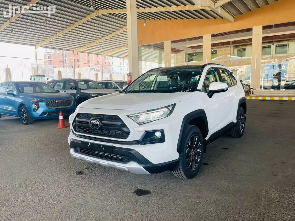 أنواع سيارات تويوتا راف 4 الأكثر مبيعًا: ومقارنة بين RAV4 2026 و 2025 تويوتا راف 4 مستعملة للبيع في السعودية