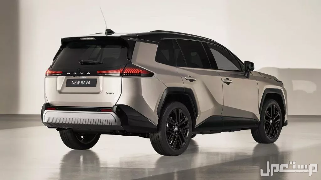 أنواع سيارات تويوتا راف 4 الأكثر مبيعًا: ومقارنة بين RAV4 2026 و 2025 أفضل سيارة رياضية راف 4 2026 هايبرد