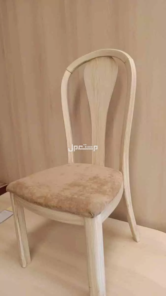كرسي خشبي مطلي بالون الابيض قطعه واحده في الدمام بسعر 180 ريال سعودي