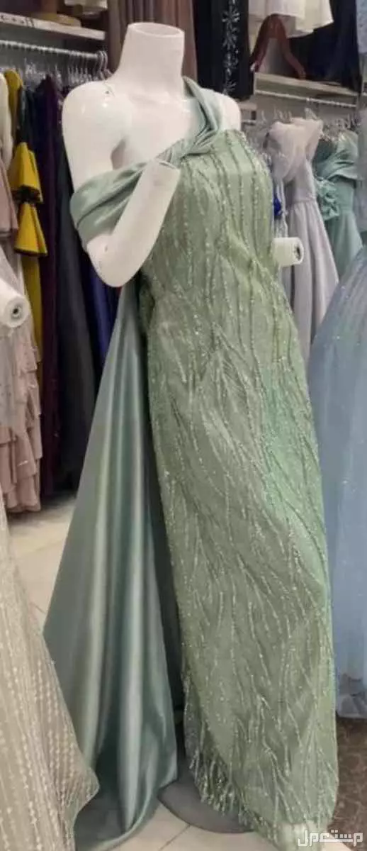 فستان انيق للبيع بمقاس Lو Xl بسعر 500