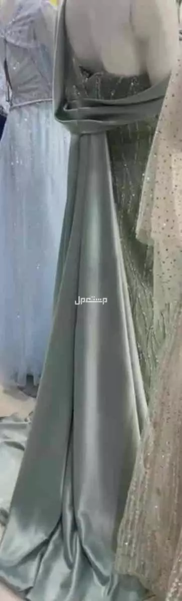 فستان انيق للبيع بمقاس Lو Xl بسعر 500