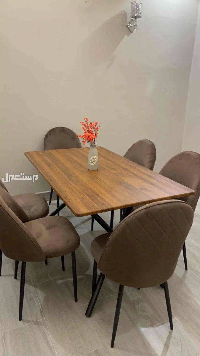 للبيع طاولة طعام و6كراسي في الرياض بسعر 700 ريال سعودي
