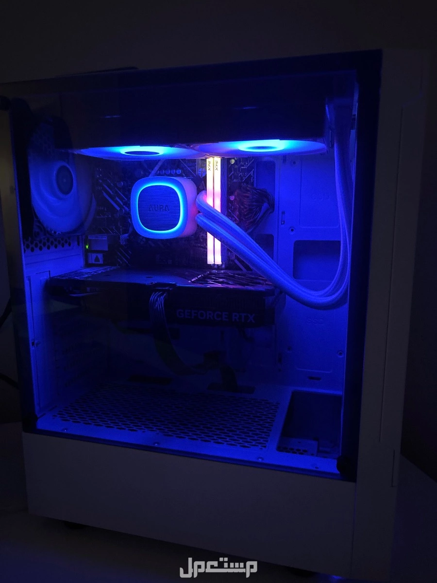 pc للبيع   في الخبر بسعر 3 آلاف ريال سعودي