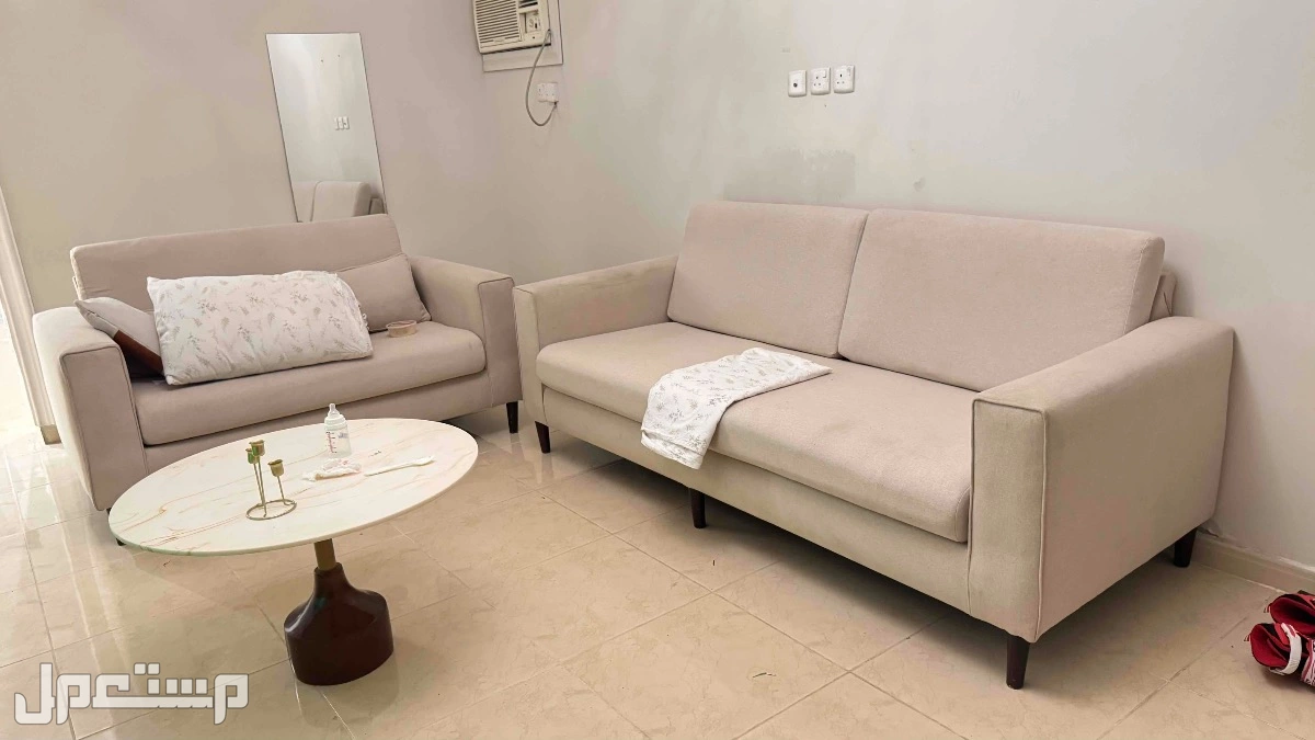 للبيع كنب نظيف في بقعه خفيفه قطعتين ب400 قابل للتفاوض في جدة بسعر 400 ريال سعودي