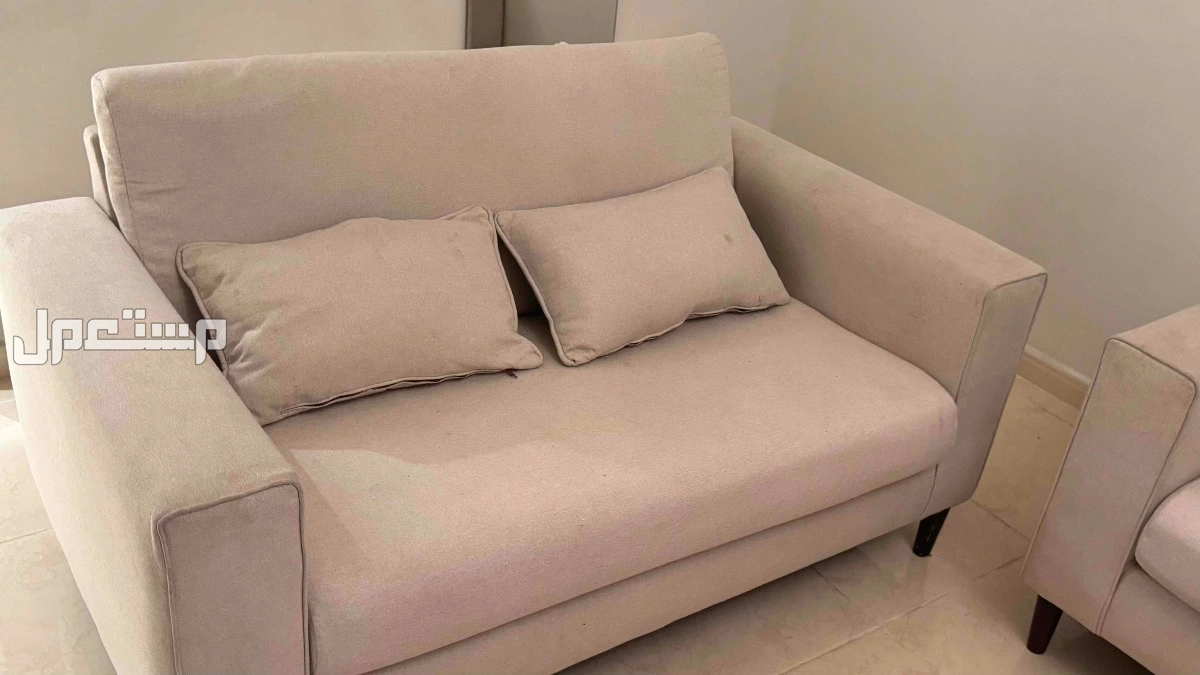 للبيع كنب نظيف في بقعه خفيفه قطعتين ب400 قابل للتفاوض في جدة بسعر 400 ريال سعودي