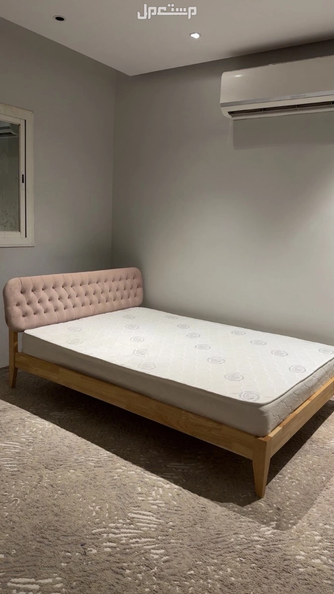 سرير مع اللباد للبيع في المدينة المنورة بسعر 500 ريال سعودي