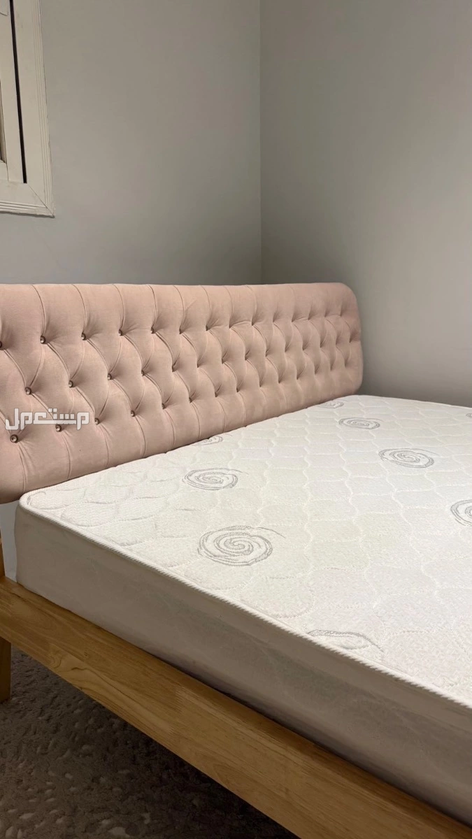 سرير مع اللباد للبيع في المدينة المنورة بسعر 500 ريال سعودي