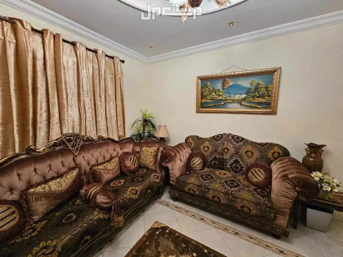 طقم كنب نظيف جدا  بسعر 1500 ريال