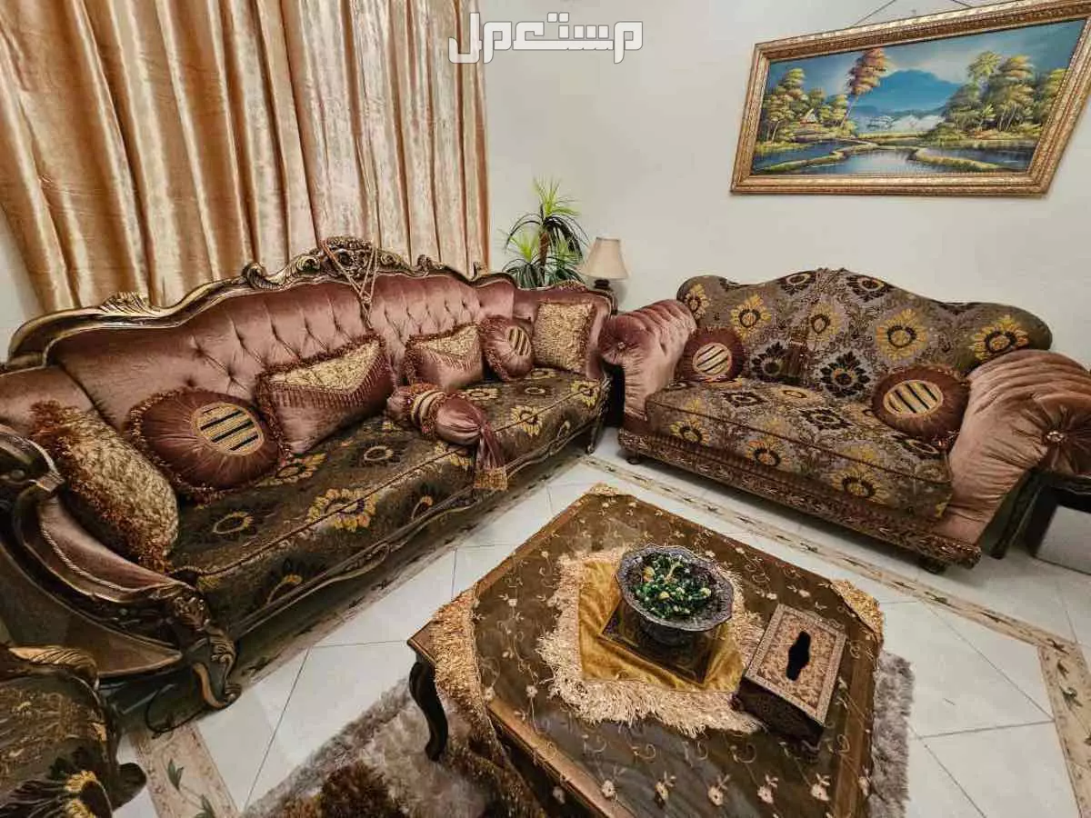 طقم كنب نظيف جدا  بسعر 1500 ريال