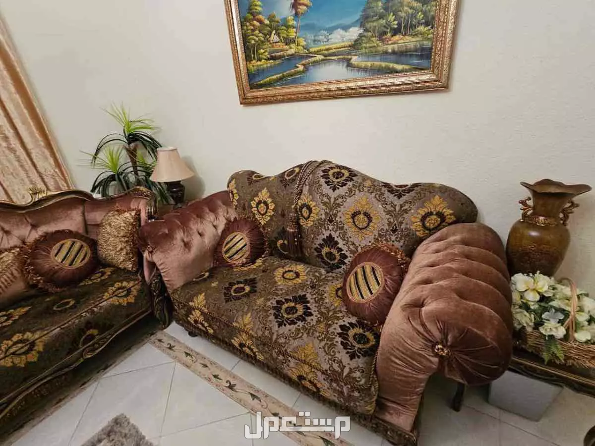 طقم كنب نظيف جدا  بسعر 1500 ريال