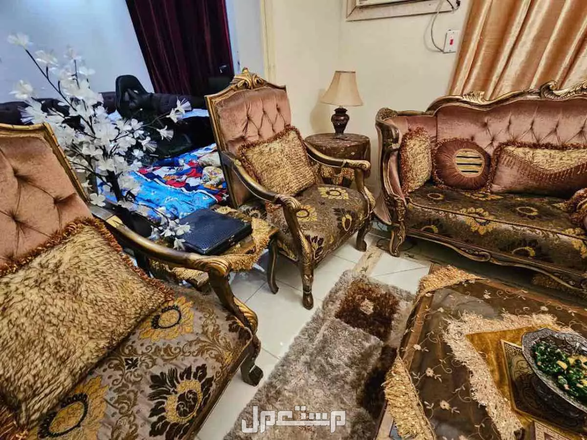 طقم كنب نظيف جدا  بسعر 1500 ريال