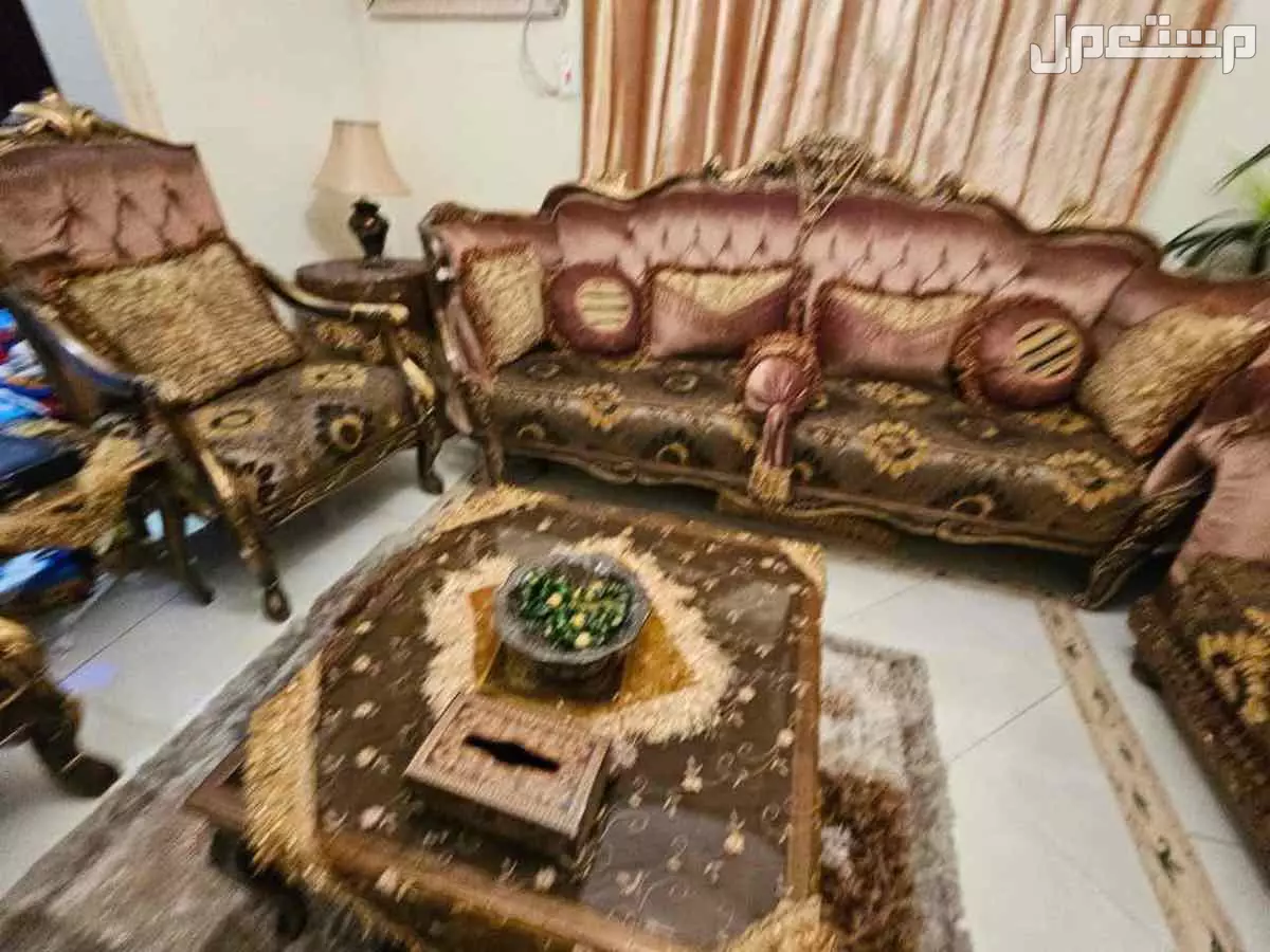 طقم كنب نظيف جدا  بسعر 1500 ريال