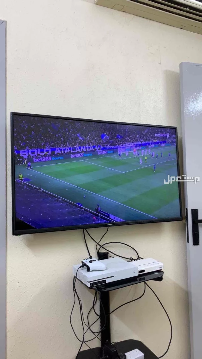 للبيع شاشة تلفزيون من شركة TOSHIRO في الرياض