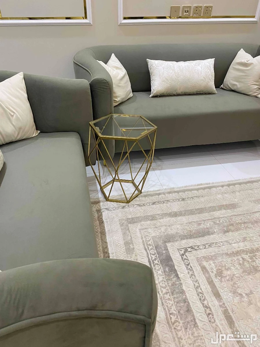 للبيع طاولات كبيره وخدمه  في خميس مشيط بسعر 250 ريال سعودي