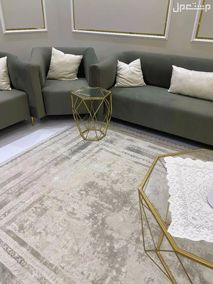 للبيع طاولات كبيره وخدمه  في خميس مشيط بسعر 250 ريال سعودي