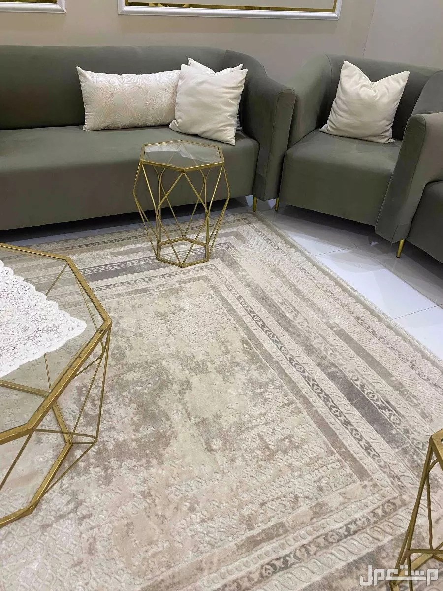 للبيع طاولات كبيره وخدمه  في خميس مشيط بسعر 250 ريال سعودي