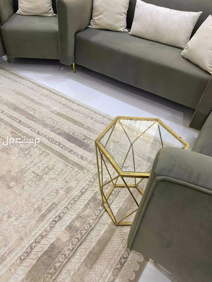 للبيع طاولات كبيره وخدمه  في خميس مشيط بسعر 250 ريال سعودي