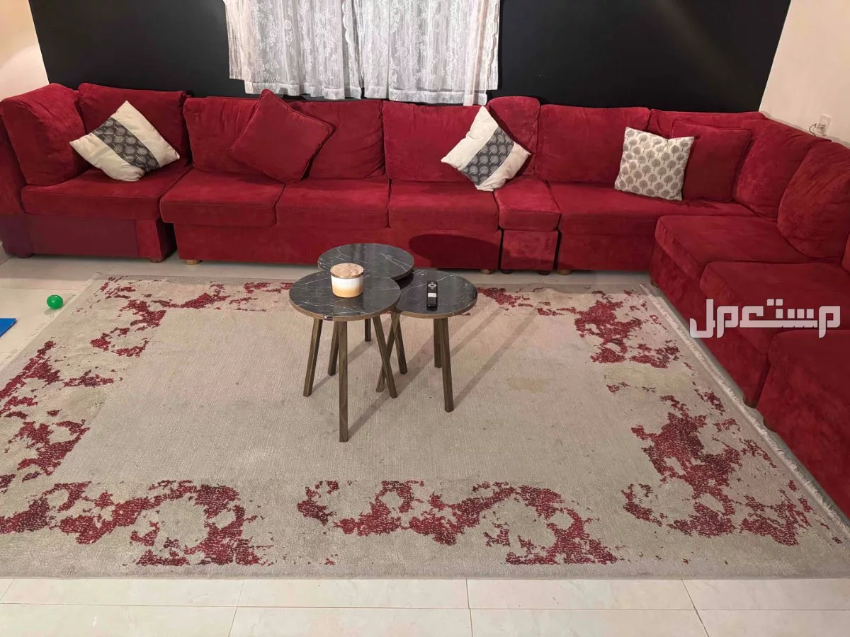 كنب + سجاد + ستاره للييع اثاث منزلي الكنب 4وربع العرض والطول ممكن 3 بحاله ممتازه خاليه من العيوب + الخداديات