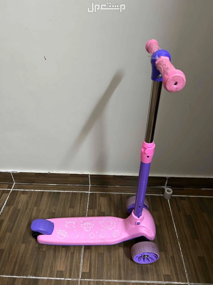 سكوتر وردي بناتي، السعر 70 ريال فقط