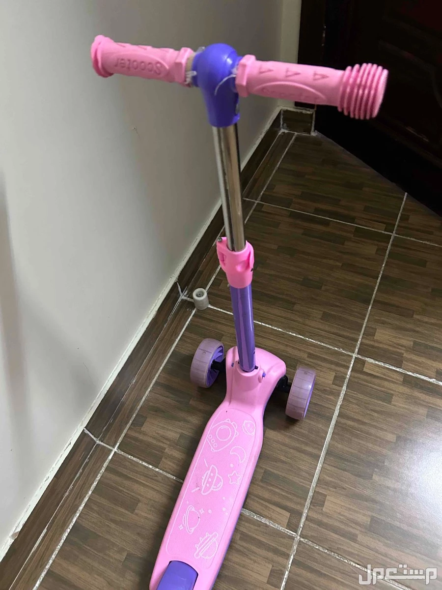 سكوتر وردي بناتي، السعر 70 ريال فقط