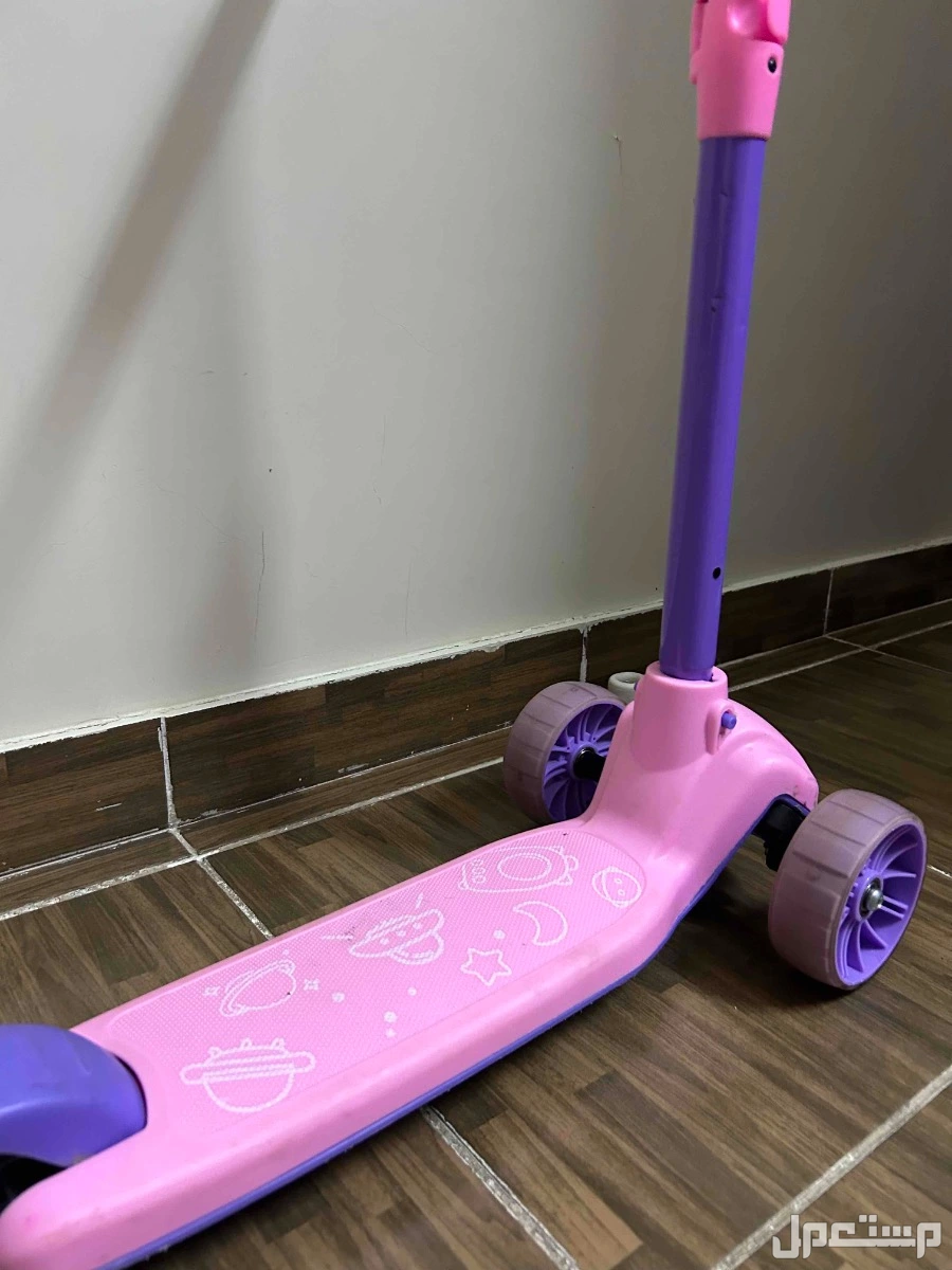 سكوتر وردي بناتي، السعر 70 ريال فقط