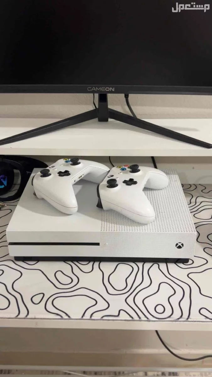 للبيع جهاز اكس بوكس مستعمل نظيييف جددا من شريته ما استعملته الا شهرين فقط