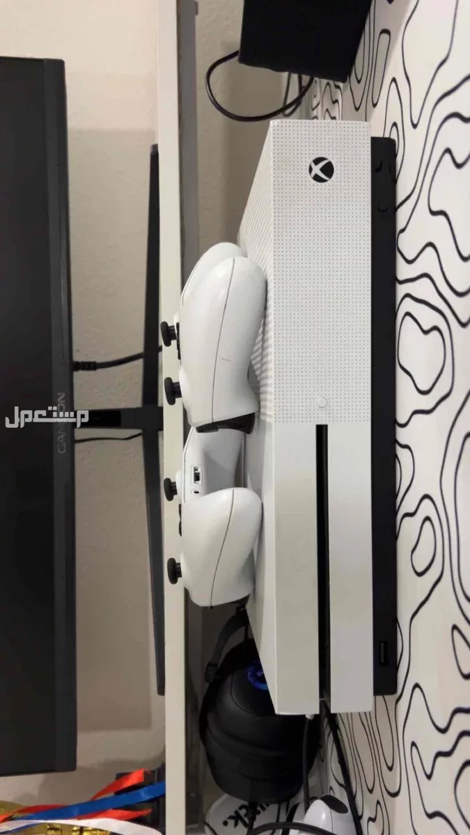 للبيع جهاز اكس بوكس مستعمل نظيييف جددا من شريته ما استعملته الا شهرين فقط