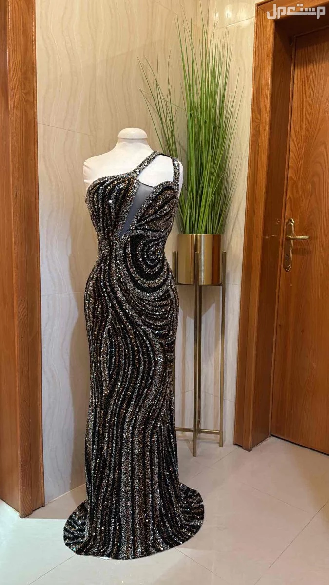 فستان سهرة في أبهــــا بسعر 800 وقابل للتفاوض