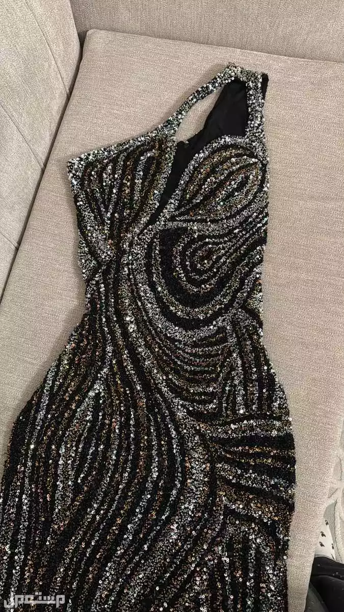 فستان سهرة في أبهــــا بسعر 800 وقابل للتفاوض