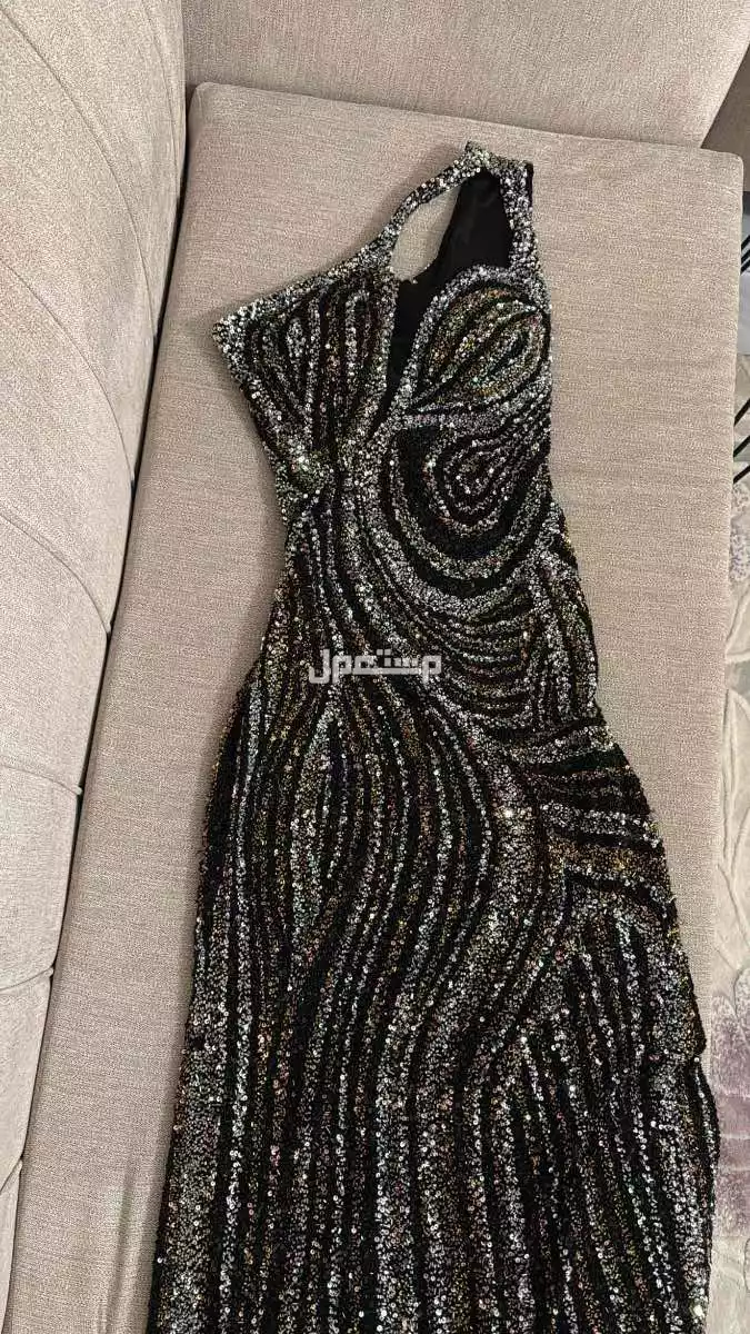 فستان سهرة في أبهــــا بسعر 800 وقابل للتفاوض