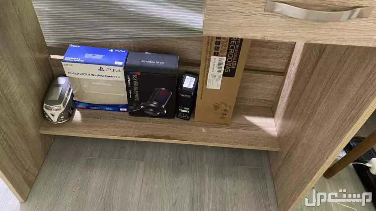 طوالة مكتبية وكرسي قيمنق في تبوك بسعر 350 ريال سعودي