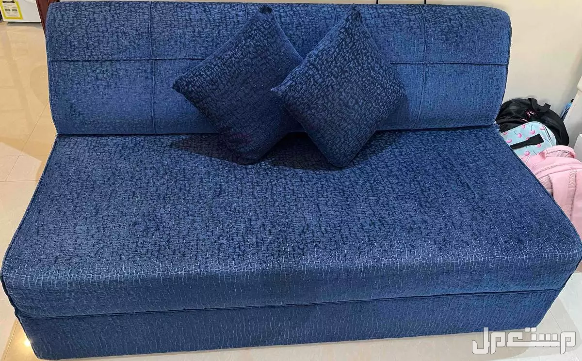 للبيع كنب عدد واحد لون ازرق حجم وسط مستعمل مو جديد في الدمام حي البديع في الدمام بسعر 300 ريال سعودي